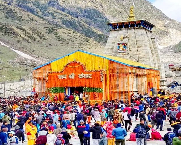 केदारनाथ धाम में मोबाइल और कैमरे पर रोक, मंदिर समिति ने बनाए सख्‍त नियम