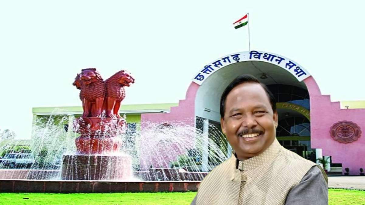 रायपुर। छत्तीसगढ़ विधानसभा में आज कृषि एवं आदिम जाति कल्याण मंत्री रामविचार नेताम के विभागों के लिए कुल 63,273 करोड़ 82 लाख 11 हजार रुपए की अनुदान मांगें पारित की गई। इसमें अनुसूचित जाति उपयोजना अंतर्गत त्रिस्तरीय पंचायतीराज संस्थाओं को वित्तीय सहायता के लिए 229 करोड़ 35 लाख 38 हजार रुपए, आदिम जाति कल्याण के लिए 155 करोड़ 28 लाख 40 हजार रूपए, अनुसूचित जनजाति उपयोजना के लिए 38,271 करोड़ 21 लाख 50 हजार रूपए, अनुसूचित जनजाति उपयोजना से संबंधित लोक निर्माण कार्य-सड़कें और पुल के लिए 1814 करोड़ 54 लाख 30 हजार रुपए, अनुसूचित जाति कल्याण के लिए 2 करोड़ 73 लाख 90 हजार रुपए अनुदान मांगें शामिल हैं। अनुसूचित जाति उपयोजना अंतर्गत नगरीय निकाय को वित्तीय सहायता के लिए 198 करोड़ 83 लाख 67 हजार रुपए, अनुसूचित जाति उपयोजना के लिए 13792 करोड़ 21 हजार रुपए, पिछड़ा वर्ग एवं अल्पसंख्यक कल्याण के लिए 291 करोड़ 3 लाख 50 हजार रूपए, अनुसूचित जाति उपयोजना से संबंधित लोक निर्माण कार्य-भवन के लिए 261 करोड़ 65 लाख 10 हजार रूपए, अनुसूचित जनजाति उपयोजना के अंतर्गत त्रिस्तरीय पंचायतीराज संस्थाओं को वित्तीय सहायता के लिए 461 करोड़ 20 लाख 98 हजार रूपए, अनुसूचित जनजाति उपयोजना के लिए नगरीय निकायों को वित्तीय सहायता के लिए 283 करोड़ 14 लाख 71 हजार रूपए, कृषि के लिए 7056 करोड़ 53 लाख 60 हजार रूपए तथा कृषि अनुसंधान एवं शिक्षा से संबंधित व्यय के लिए 456 करोड़ 26 लाख 86 हजार रूपए की अनुदान मांगें शामिल हैं। कृषि एवं आदिम जाति कल्याण मंत्री रामविचार नेताम ने विभाग की अनुदान मांगों पर चर्चा का उत्तर देते हुए कहा कि छत्तीसगढ़ सरकार मोदी की गारंटी के अनुरूप गांव, गरीब, किसान, युवा और वंचित वर्गाें के लिए काम कर रही है। ‘‘हमने बनाया है, हम ही संवारेंगे‘‘ के जज्बे के साथ अल्पसंख्यक और बहुसंख्यक सबके लिए काम कर रही है। इन सभी वर्गाें के उत्थान के लिए हम लगातार काम कर रहे हैं। उन्होंने कहा कि नरेन्द्र मोदी के प्रधानमंत्री बनने के बाद आदिवासियों के लिए योजना बनाकर काम शुरू किया गया है। इनके परिणाम अब धरातल पर दिख रहे हैं और आदिवासी समाज का बेटा छत्तीसगढ़ में मुख्यमंत्री बना है। विशेष पिछड़ी जनजाति की बेटी देश की राष्ट्रपति है। नेताम ने सदन में बताया कि आदिम जाति कल्याण विभाग द्वारा संचालित योजनाओं के लिए आगामी वित्तीय वर्ष 2025-26 में राजस्व एवं पूंजीगत व्यय में 2956 करोड़ 40 लाख 52 हजार रुपए का प्रावधान किया गया है। इसमें अनुसूचित जनजाति वर्ग के लिए 2205 करोड़ 19 लाख 38 हजार रूपए, अनुसूचित जाति वर्ग के लिए 531 करोड़ 17 लाख 64 हजार रूपए तथा अन्य पिछड़ा वर्ग एवं अल्पसंख्यक वर्ग के लिए 220 करोड़ 3 लाख 50 हजार रूपए के प्रावधान शामिल हैं। उन्होंने बताया कि आदिवासी उपयोजना मद में विभिन्न विभागों के लिए आगामी बजट में कुल 40,800 करोड़ 76 लाख 49 हजार रूपए का बजट प्रावधान है। अनुसूचित जाति उपयोजना मद में कुल 14,036 करोड़ 49 लाख 56 हजार रूपए का प्रावधान किया गया है। नेताम ने अनुदान मांगों पर चर्चा का जवाब देते हुए कहा कि प्रदेश में जनजातीय क्षेत्रों और अनुसूचित जाति बाहुल्य गांवों के विकास एवं स्थानीय समुदायों के सामाजिक-आर्थिक उत्थान के लिए बहुत से कार्यक्रम चलाए जा रहे हैं। भारत सरकार द्वारा आदिवासी क्षेत्रों के विकास के लिए प्रधानमंत्री जनजाति आदिवासी न्याय महाअभियान (पीएम-जनमन) नाम से एक महत्वपूर्ण अभियान क्रियान्वित किया जा रहा है, इसमें राज्य की पांच विशेष पिछड़ी जनजातियों बैगा, पहाड़ी कोरबा, कमार, अबूझमाड़िया एवं बिरहोर को शामिल किया गया है। इसके माध्यम से विशेष पिछड़ी जनजाति बसाहटों में मूलभूत सुविधाओं के विकास एवं विस्तार के लिए त्वरित कार्य किए जा रहे हैं। राज्य सरकार ने नये बजट में विशेष पिछड़ी जनजातियों के विकास के लिए 300 करोड़ रूपए का प्रावधान किया है। उन्होंने बताया कि राज्य के 18 जिलों के 2161 बसाहटों में 59 हजार 800 से अधिक विशेष पिछड़ी जनजाति परिवार निवासरत हैं, जिनकी जनसंख्या करीब 2 लाख 29 हजार है। जीर्ण-शीर्ण आश्रम-छात्रावासों का शीघ्र होगा जीर्णाेंद्धार आदिम जाति कल्याण मंत्री रामविचार नेताम ने सदन में बताया कि दूरस्थ क्षेत्रों के निवासी नियद नेल्ला नार के माध्यम से विकास की मुख्य धारा से जुड़ रहे हैं। धरती आबा जनजातीय ग्राम उत्कर्ष अभियान भारत सरकार द्वारा संचालित 80 हजार करोड़ रूपए की योजना है, जिसमें छत्तीसगढ़ के 6 हजार गांव शामिल हैं। इस अभियान के तहत वन क्षेत्रों के गांवों में सड़क, बिजली, पानी, अस्पताल, सिंचाई के साधन, क्षमता निर्माण जैसे काम किए जा रहे हैं। भारत सरकार की निगरानी में राज्य में इन क्षेत्रों में काम हो रहे हैं। उन्होंने कहा कि आश्रम-छात्रावासों केे सुव्यवस्थित संचालन के लिए अधिकारियों की टीम नियमित निरीक्षण करेगी। साथ ही जीर्ण-शीर्ण आश्रम-छात्रावासों का शीघ्र जीर्णाेंद्धार किया जाएगा। प्रदेश का धरोहर बनेगा आदिवासी संग्रहालय मंत्री नेताम ने बताया कि नया रायपुर में निर्माणाधीन शहीद वीर नारायण सिंह आदिवासी संग्रहालय देश का सबसे अच्छा आदिवासी संग्रहालय होगा। यह प्रदेश की धरोहर बनने जा रहा है। आदिवासी समाज के लोगों के आजादी में योगदान और उनके संघर्षों को यहां चित्रित किया जा रहा है। इसका निर्माण कार्य तेजी से चल रहा है। उन्हाेंने कहा कि अनुसूचित जनजातियों के श्रद्धा/पूजा स्थलों ‘‘अखरा विकास‘‘ के परिरक्षण एवं विकास के लिए 2 करोड़ 50 लाख रूपए तथा आदिवासी समुदायों की पुरातन परंपरा ‘‘करमा‘‘ के संरक्षण एवं संवर्धन के लिए 2 करोड़ 50 लाख रुपए का प्रावधान नए बजट में किया गया है। उन्होंने बताया कि संत शिरोमणि बाबा गुरू घासीदास जी के संदेश को जन-जन तक पहुंचाने के लिए गिरौदपुरी के साथ ही भण्डापुरी जैसे प्रसिद्ध धार्मिक स्थलों में अधोसंरचना विकास एवं मूलभूत सुविधाओं के विस्तार एवं विकास के लिए बजट में 2 करोड़ 24 लाख रुपए का प्रावधान किया गया है। भण्डारपुरी धर्म स्थल में गुरूद्वारा (मोती महल) निर्माण के लिए 17.80 लाख रुपए का भी प्रावधान किया गया है। तखतपुर में उद्यानिकी महाविद्यालय खोलने की घोषणा कृषि मंत्री ने विभागीय अनुदान मांगों पर चर्चा का उत्तर देते हुए कहा कि किसान परहित और परिश्रम का पर्याय है। कृषि और ऋषि संस्कृति में हम सब रचे-बसे हैं। नेताम ने तखतपुर में उद्यानिकी महाविद्यालय खोलने की घोषणा की। उन्होंने कहा कि राज्य के अनुपूरक बजट में इसे शामिल किया जाएगा। उन्हाेंने सदन में बताया कि नये बजट में किसान समृद्धि योजना के लिए 11 करोड़ रूपए और किसानों के कृषि प्रशिक्षण एवं पर्यटन के लिए 2 करोड़ रूपए का प्रावधान किया गया है। उन्होंने बताया कि राज्य में श्रीअन्न (कोदो, कुटकी, रागी) की खेती को बढ़ावा देने के लिए योजना बनाकर काम किया जा रहा है। छत्तीसगढ़ में वर्टिकल फार्मिंग सेंटर ऑफ एक्सीलेंस की स्थापना मंत्री नेताम ने सदन में कहा कि खरीफ एवं रबी फसलों की मक्का, सरसो, सोयाबीन, उड़द, मूंग, चना जैसी फसलों की समर्थन मूल्य पर खरीदी की व्यवस्था नैफेड और एनसीएफ के माध्यम से की जाएगी। इसके लिए 80 करोड़ रूपए का प्रावधान रखा गया है। बांस की खेती को बढ़ावा देने के लिए नये बजट में 10 करोड़ रूपए प्रावधानित है। छत्तीसगढ़ में वर्टिकल फार्मिंग सेंटर ऑफ एक्सीलेंस की स्थापना हो रही है। किसानों को उन्नत वर्टिकल फार्मिंग के लिए प्रशिक्षण और तकनीकी सहयोग इसके माध्यम से प्रदान किया जाएगा। आगामी बजट में इसके लिए 15 करोड़ रुपए का प्रावधान किया गया है। अनुदान मांगों की चर्चा में नेता प्रतिपक्ष डॉ. चरण दास महंत, सदस्य अजय चंद्राकर, पुन्नू लाल मोहले, धरमलाल कौशिक, धर्मजीत सिंह, लखेश्वर बघेल, संगीता सिन्हा, दलेश्वर साहू, दिलीप लहरिया, कुंवर सिंह निषाद, गोमती साय, रामकुमार यादव, प्रबोध मिंज, अटल श्रीवास्तव, व्यास कश्यप, भावना बोहरा, रायमुनि भगत, जनक ध्रुव, प्रणव कुमार मरपच्ची, नीलकंठ टेकाम और उद्धेश्वरी पैकरा ने हिस्सा लिया।