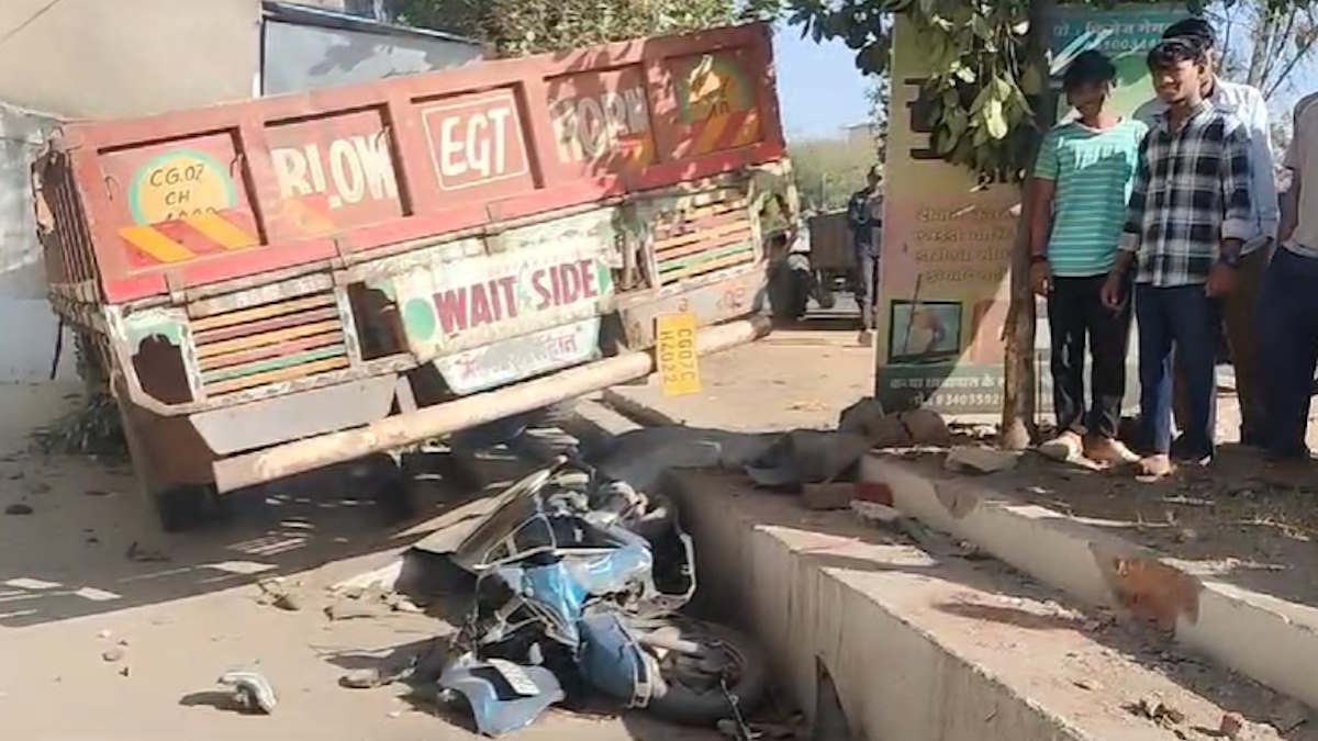 तेज रफ्तार ट्रक की चपेट में आने से नाबालिग की मौके पर मौत, नशे में धुत ट्रक चालक पर फूटा लोगों का गुस्सा…