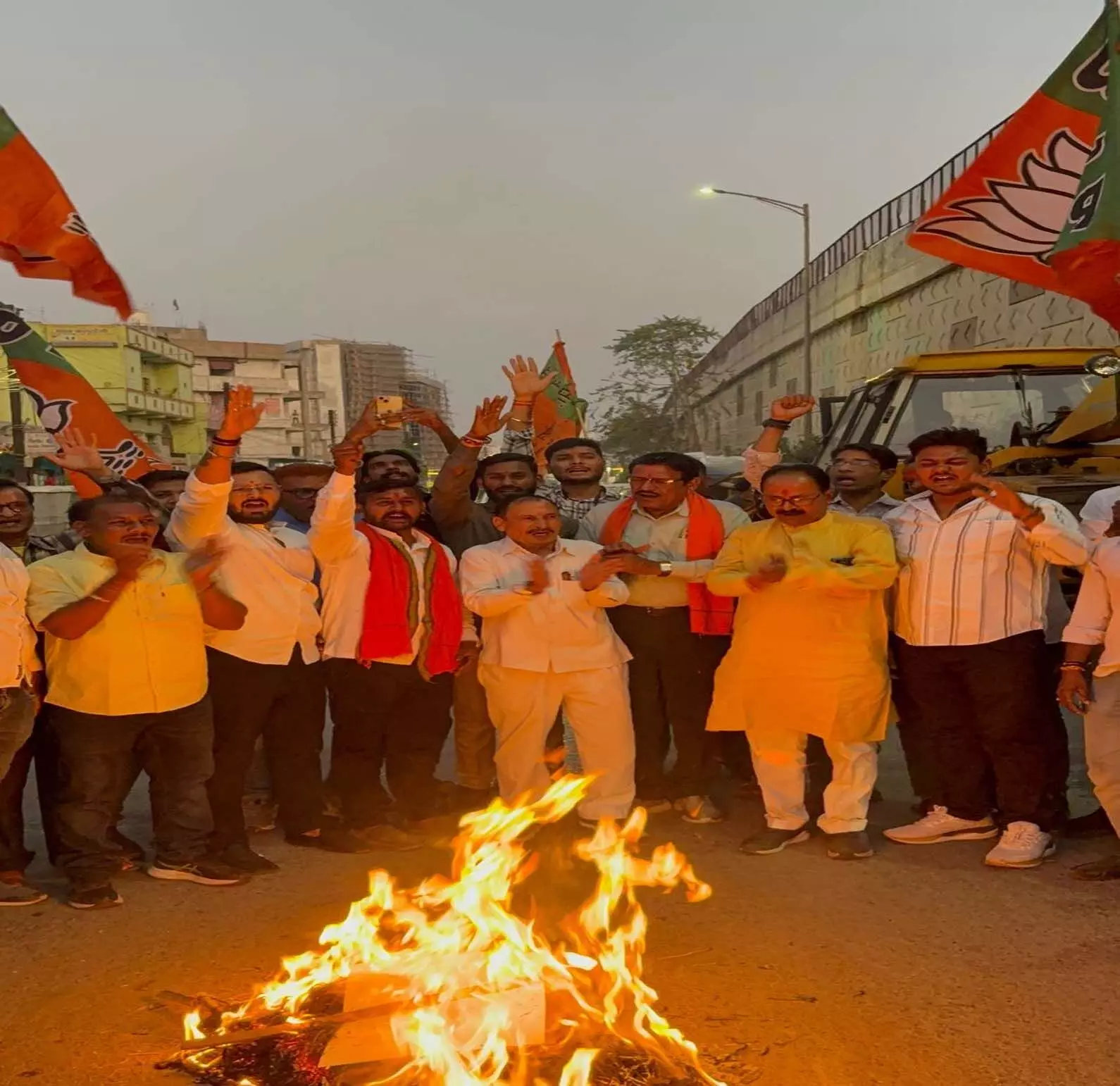 भारत एकजुट, आतंकवादियों को मिट्टी में मिलाने का समय: रमेश ठाकुर