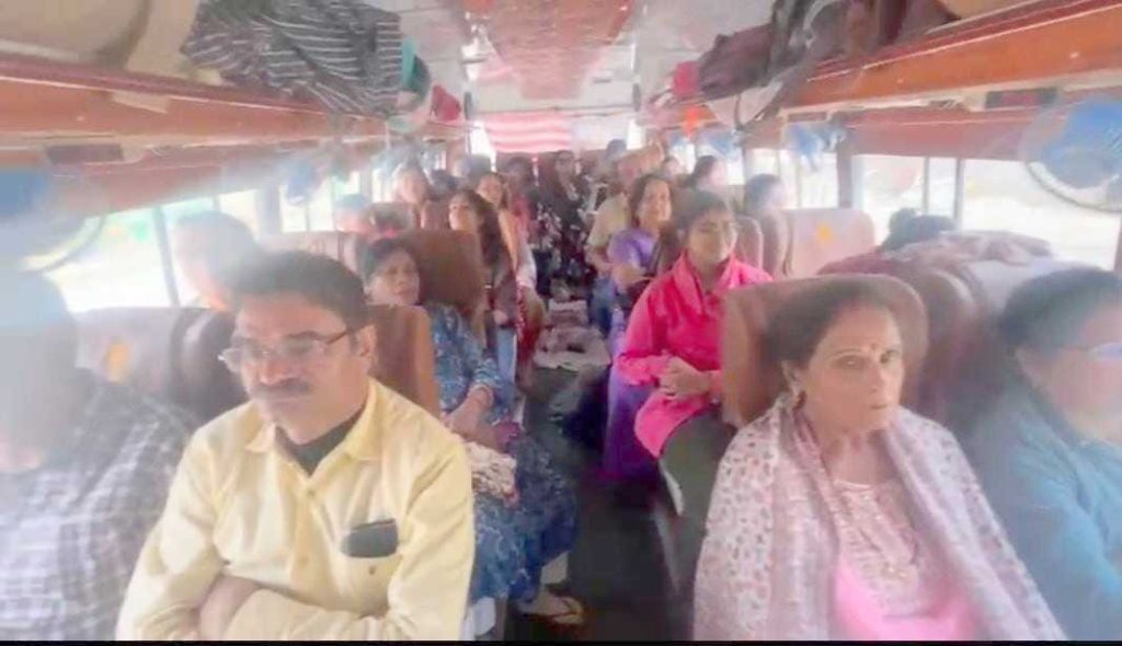 श्रीनगर में फंसे छत्तीसगढ़ के 64 पर्यटक सुरक्षित लौट रहे वापस