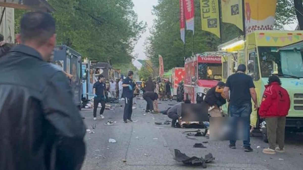 वैंकूवर (कनाडा)। कनाडा के शहर वैंकूवर में भीड़ में कार घुसने से कई लोगों की मौत हो गई है. शनिवार शाम को एक स्ट्रीट फेस्टिवल में हुई इस घटना के बाद पुलिस ने आरोपी ड्राइवर को हिरासत में ले लिया है. वैंकूवर पुलिस ने X पर किए एक पोस्ट में कहा कि “शनिवार को स्थानीय समयानुसार 20:00 बजे (रविवार को 03:00 GMT) के कुछ समय बाद” एक ड्राइवर ने ई. 41वें एवेन्यू और फ्रेजर में एक स्ट्रीट फेस्टिवल में भीड़ में गाड़ी घुसा दी. पुलिस ने कहा कि जांच के दौरान हम और जानकारी देंगे. स्थानीय मीडिया ने बताया कि वार्षिक लापु लापु फेस्टिवल के दौरान पैदल चलने वालों के एक समूह को एक कार ने टक्कर मार दी, जो फिलिपिनो संस्कृति का जश्न मनाता है. सोशल मीडिया पर अपुष्ट फुटेज में घटनास्थल पर कई पुलिस कारें, एम्बुलेंस और दमकल गाड़ियाँ दिखाई दे रही थीं, और घायल लोग ज़मीन पर पड़े हुए थे. वैंकूवर के मेयर केन सिम ने एक्स पर एक बयान में कहा कि वह “आज के लापु लापु दिवस कार्यक्रम में हुई भयावह घटना से स्तब्ध और बहुत दुखी हैं”. उन्होंने आगे कहा, “हमारी संवेदनाएँ इस अविश्वसनीय रूप से कठिन समय में सभी प्रभावित लोगों और वैंकूवर के फिलिपिनो समुदाय के साथ हैं.”