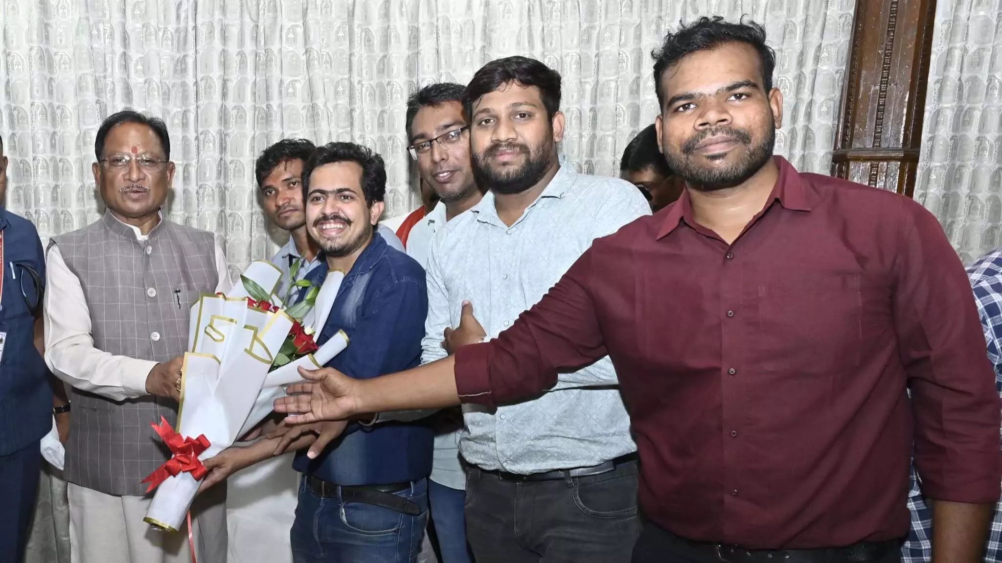 CM विष्णुदेव साय का सहायक शिक्षकों ने जताया आभार