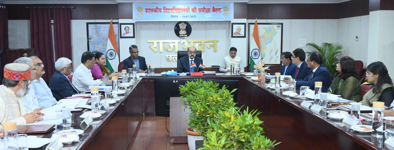 राज्यपाल रमन डेका ने लिया बैठक, कुलपतियों को दिया रिक्त पदों पर भर्ती का आदेश