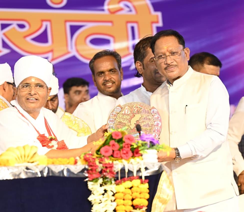 CM साय ने मंच से कर दिया बड़ा ऐलान! लाखों बिजली उपभोक्ताओं को मिलेगी राहत, संत कबीर जयंती पर कई अहम घोषणाएं