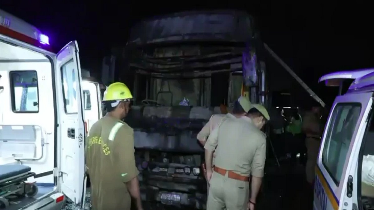 एक्सप्रेसवे पर 35वें किलोमीटर पर खौफनाक रात: चलती बस में अचानक क्या हुआ? 20 यात्री कूदे, 9 बने कंकाल!